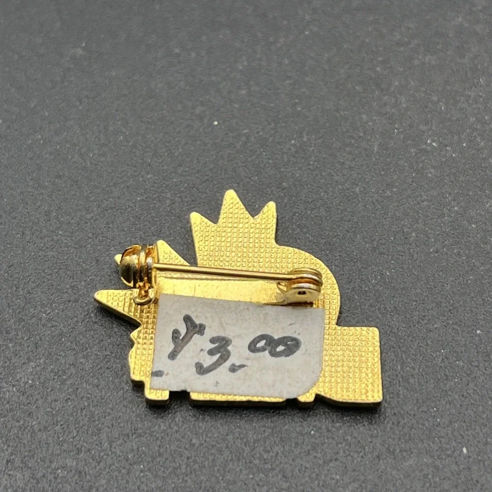 Banff Sunshine Village Maple Leaf Canada Lapel Hat Pin‎